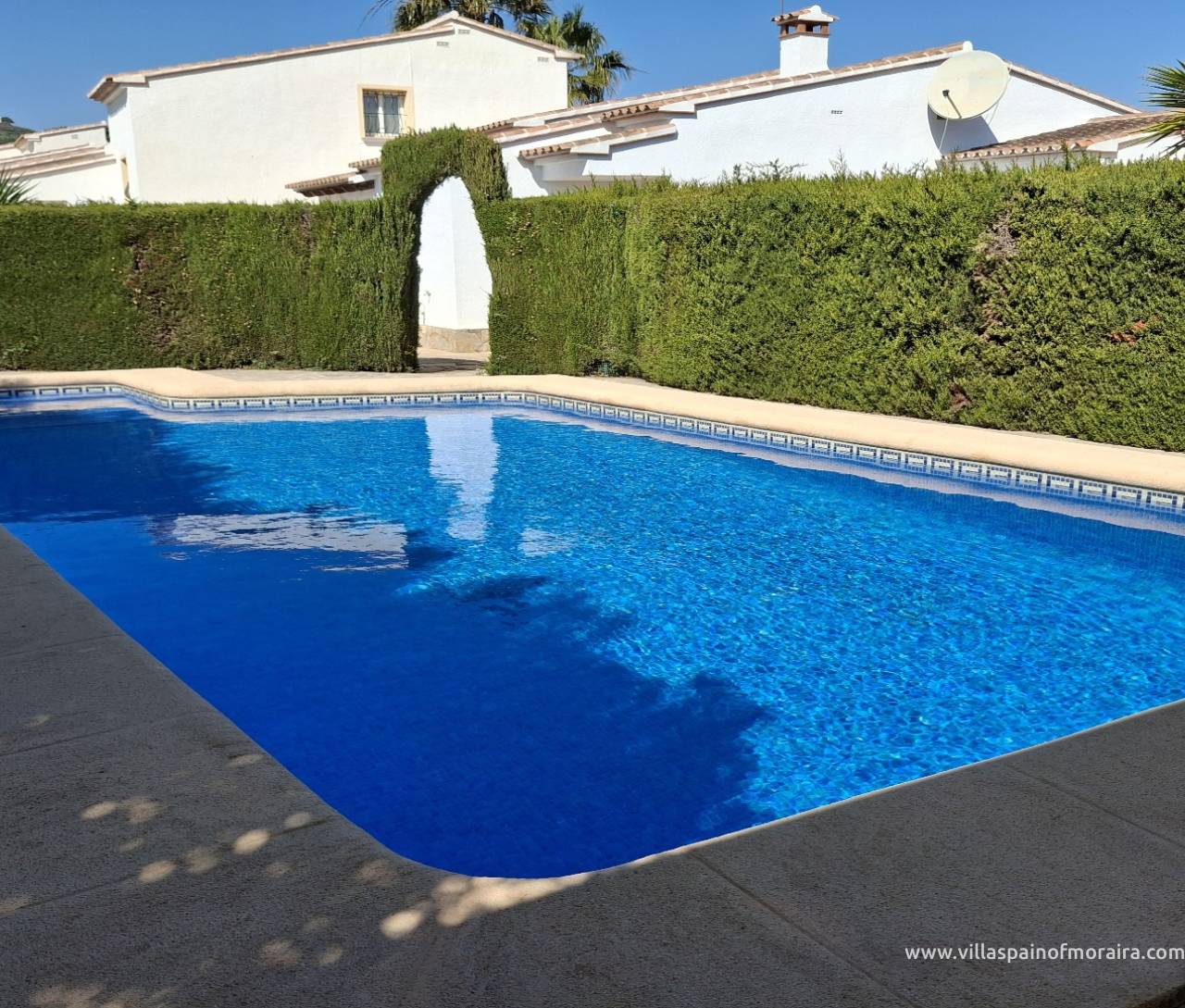 los Molinos villa sale
