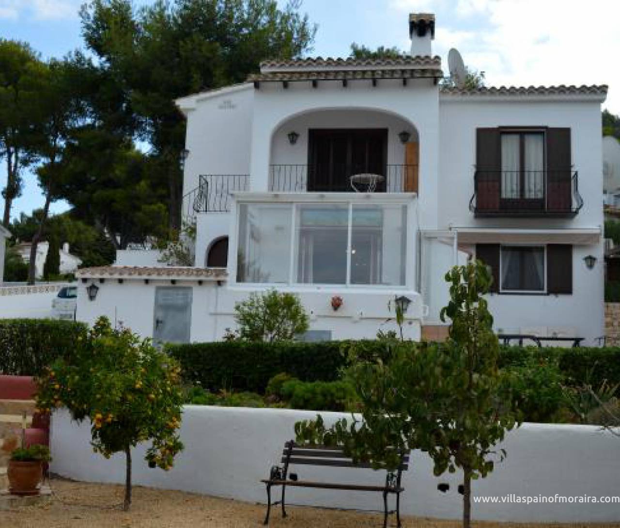 Moraira villa for sale under 300000 euros